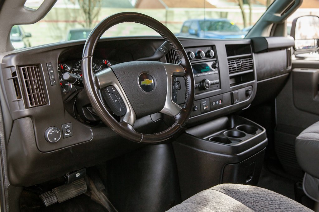 Used 2018 Chevrolet Express 2500 w/ Driver Convenience Package image 10