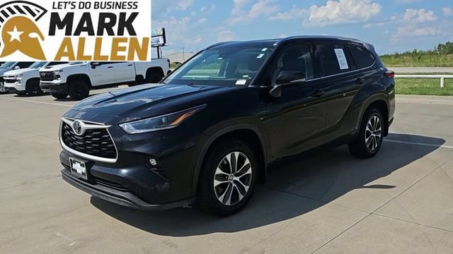 Used 2021 Toyota Highlander XLE AWD/4WD image 4