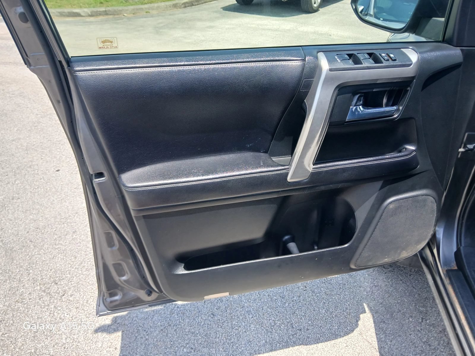 Used 2017 Toyota 4Runner SR5 AWD/4WD image 7