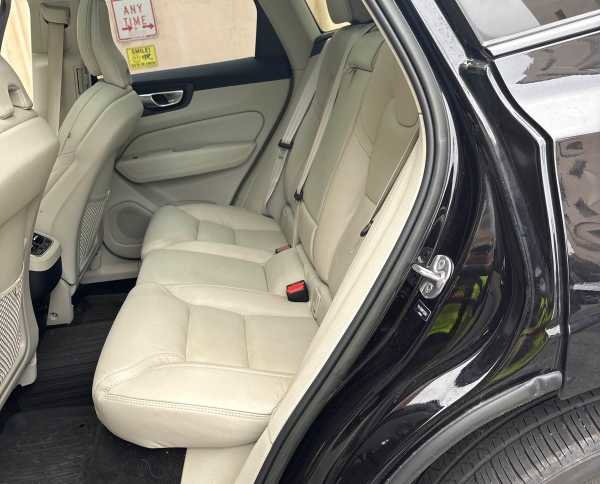 Used 2023 Volvo XC60 B5 Ultimate w/ Climate Package image 5