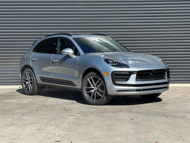 Certified 2026 Porsche Macan AWD/4WD image 9