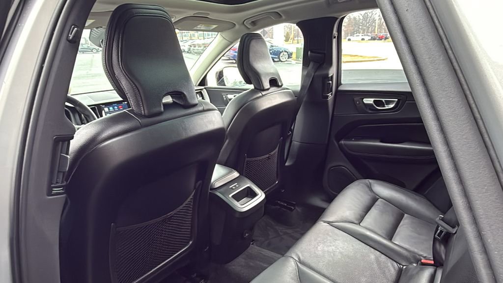 Certified 2025 Volvo XC60 B5 Plus image 24