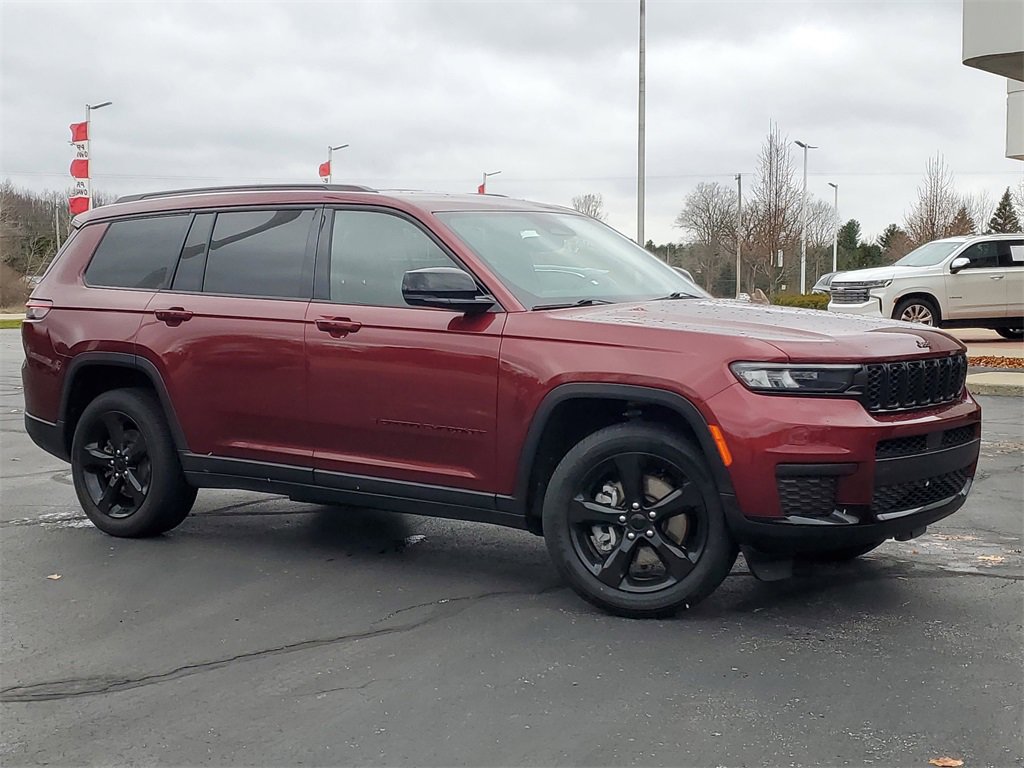Used 2023 Jeep Grand Cherokee L Laredo image 2