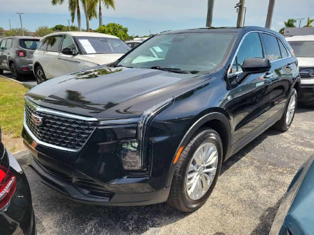 Used 2024 Cadillac XT4 Luxury w/ Cold Weather Package FWD image 31