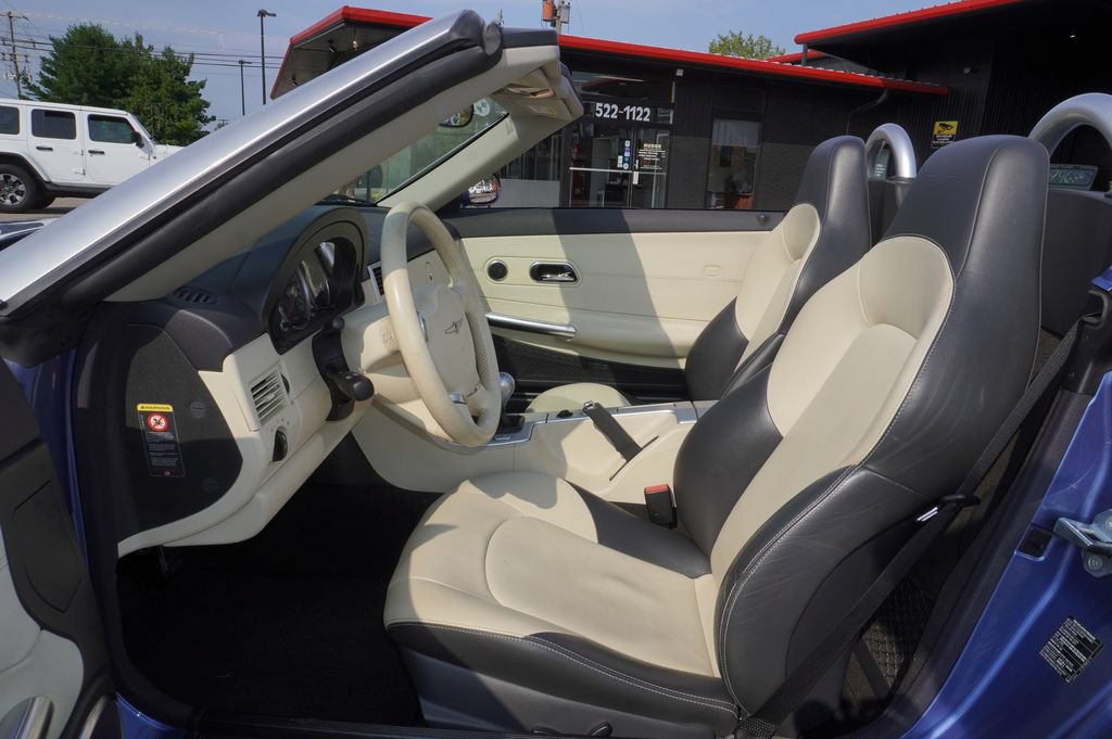 Used 2005 Chrysler Crossfire Limited RWD image 32
