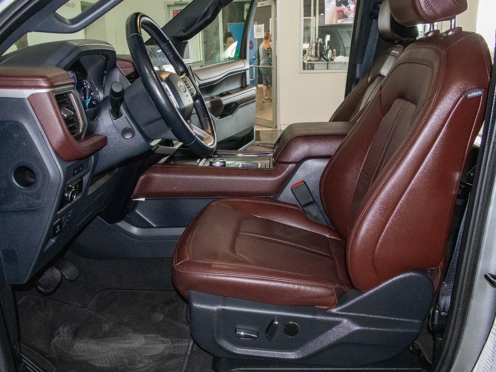 Used 2024 Ford Expedition Limited image 8