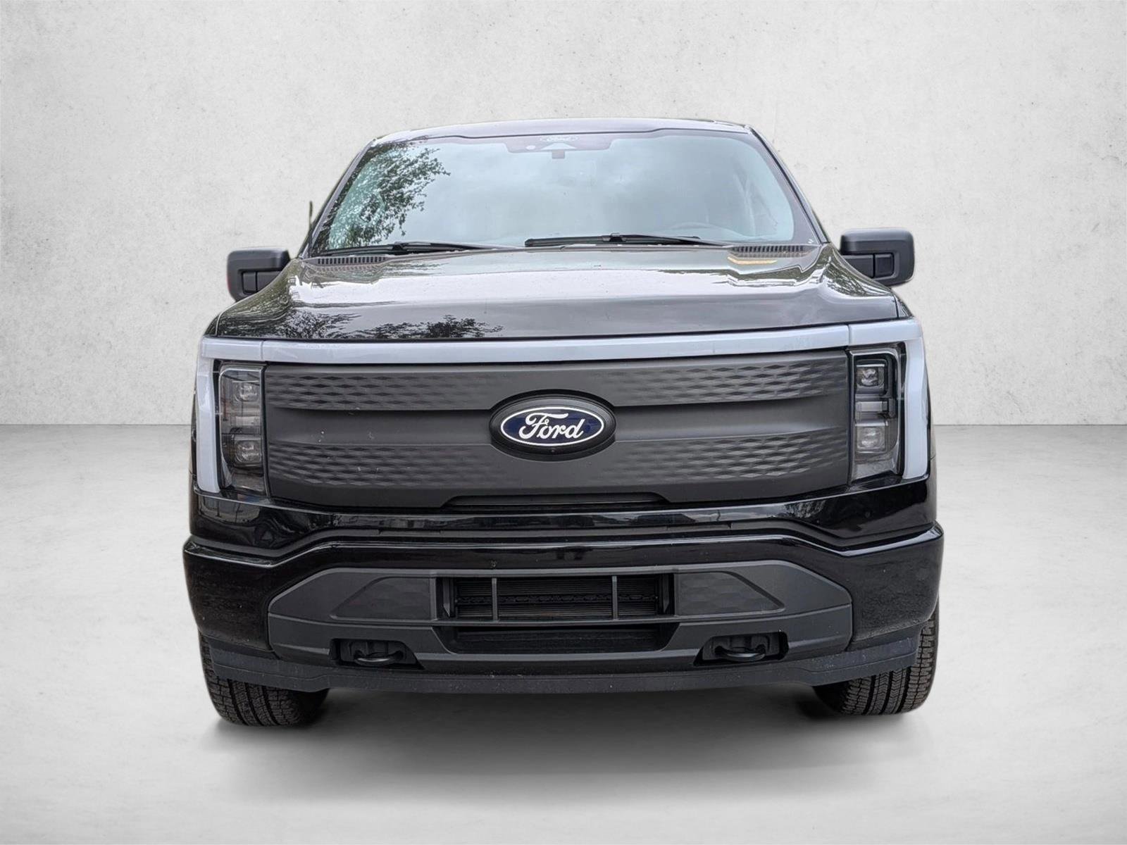 Used 2025 Ford F150 Lightning XLT AWD/4WD image 2