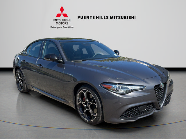 Used 2023 Alfa Romeo Giulia Veloce RWD image 3