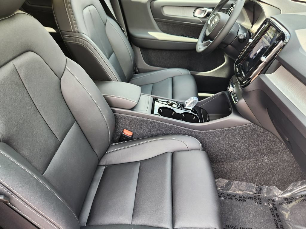 New 2026 Volvo XC40 B5 Plus w/ Climate Package AWD/4WD image 5