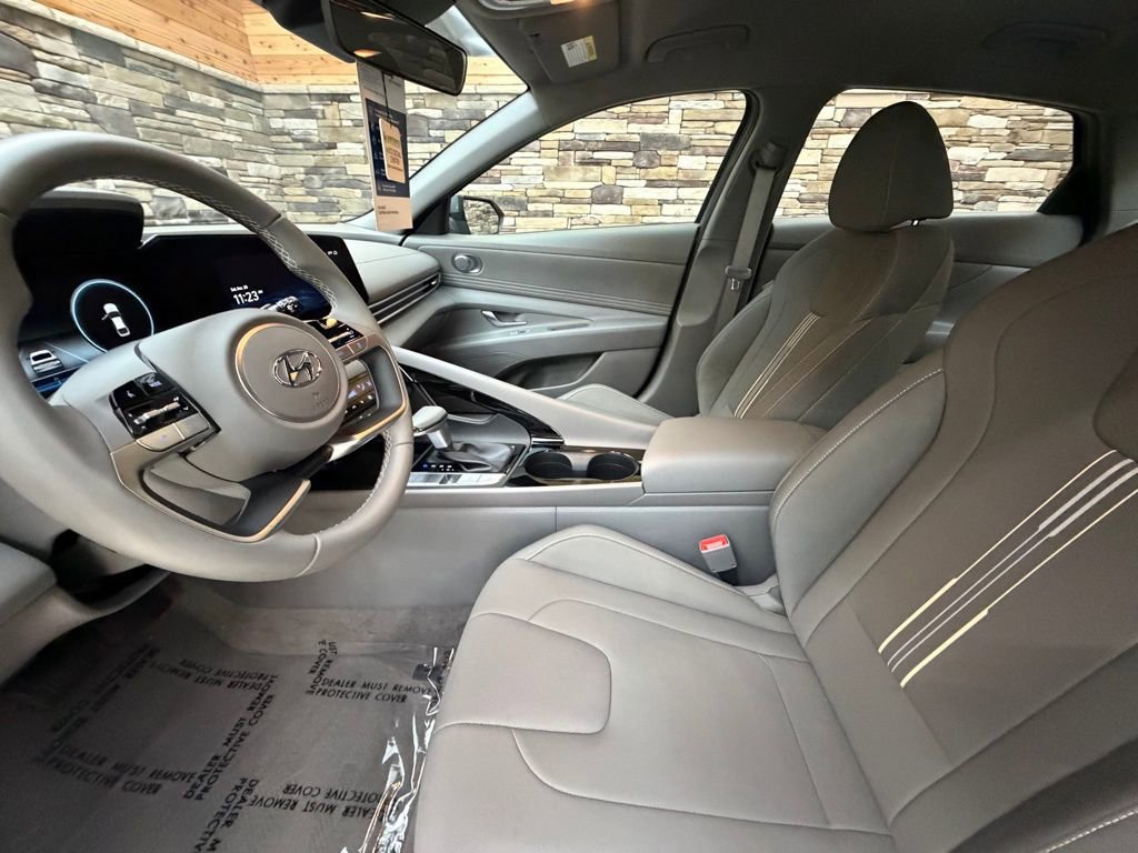 Certified 2023 Hyundai Elantra SEL w/ Convenience Package image 11