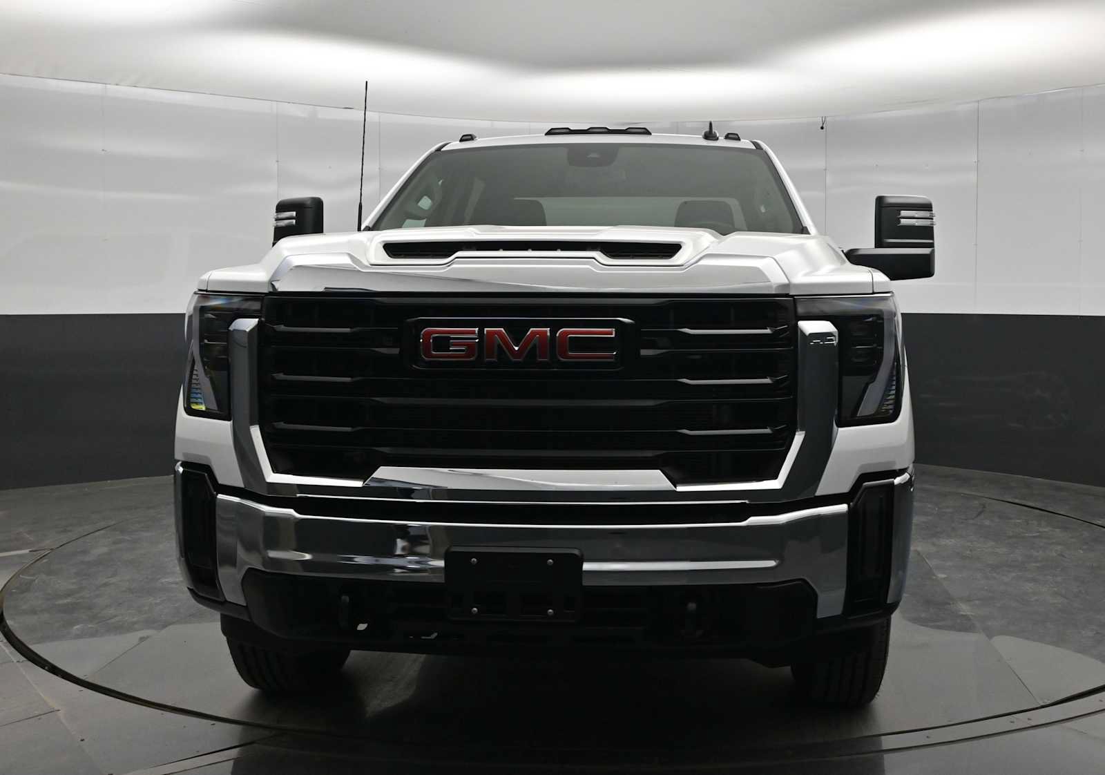 Used 2026 GMC Sierra 2500 Pro w/ Convenience Package AWD/4WD image 3