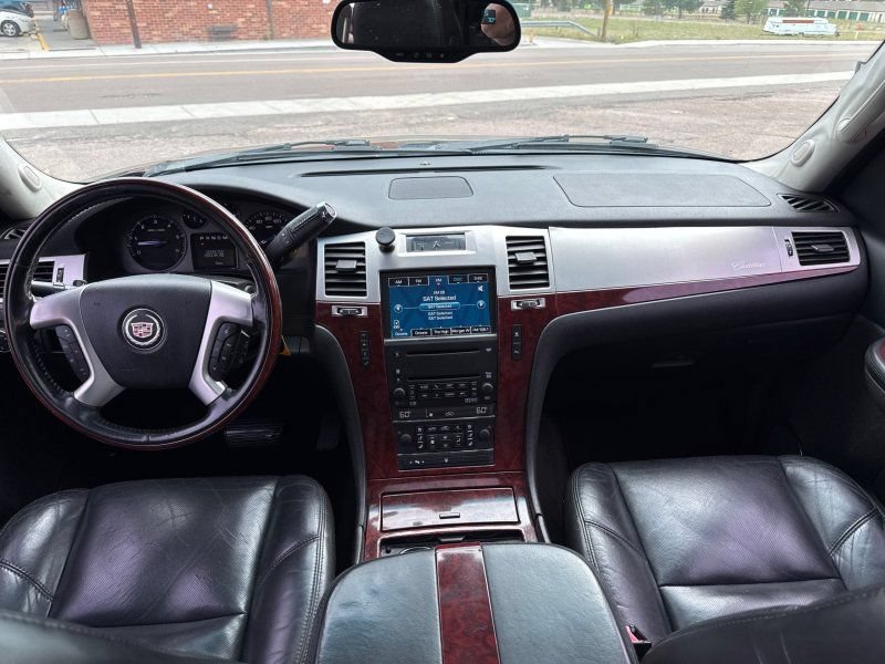 Used 2007 Cadillac Escalade EXT w/ Information Package AWD/4WD image 18