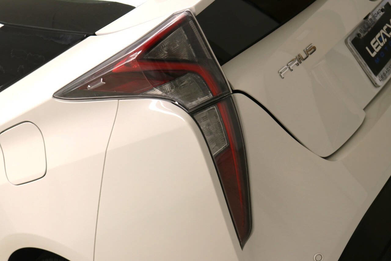 Used 2018 Toyota Prius Three image 94