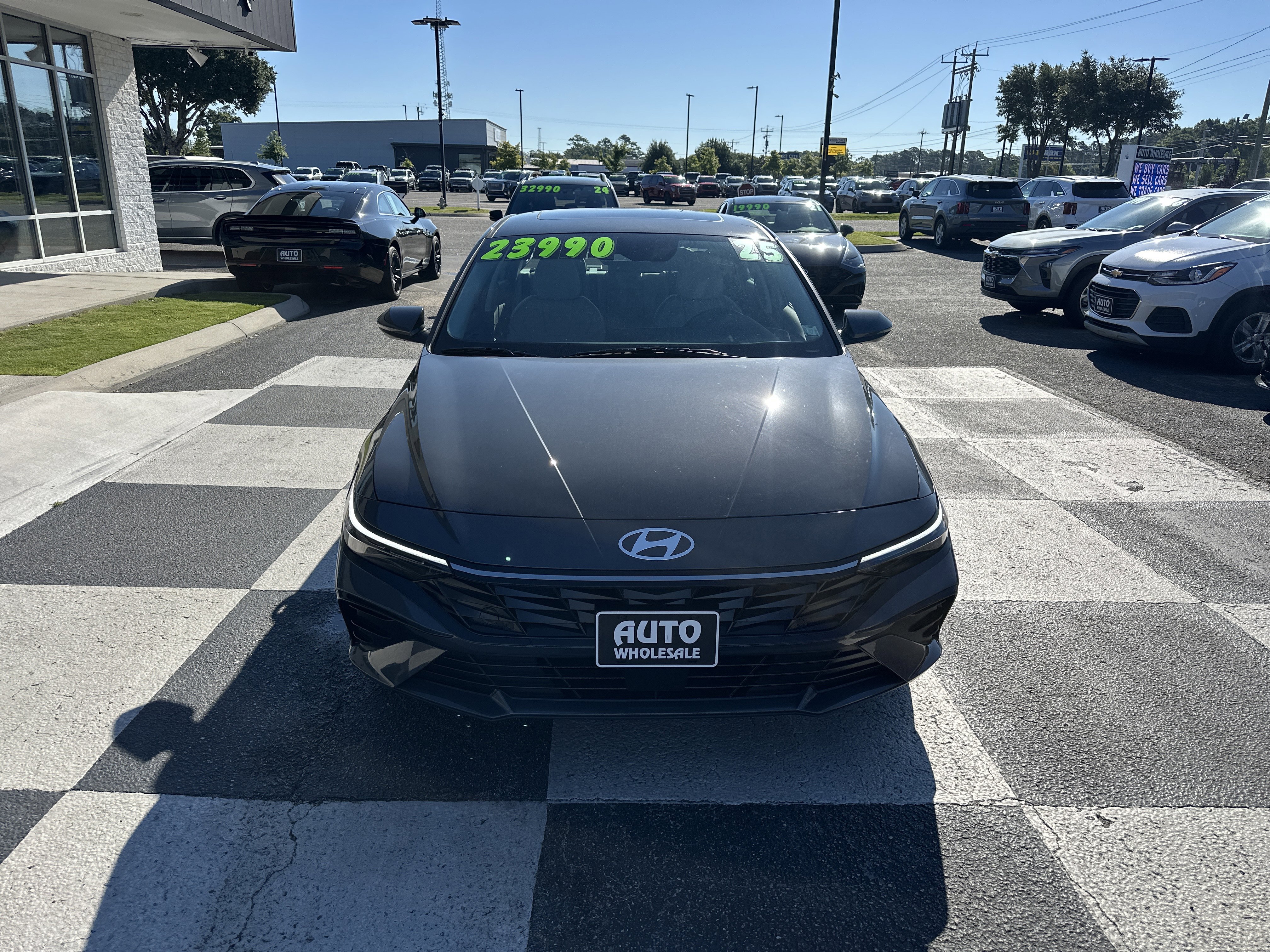 Used 2025 Hyundai Elantra Limited w/ Cargo Package FWD image 2