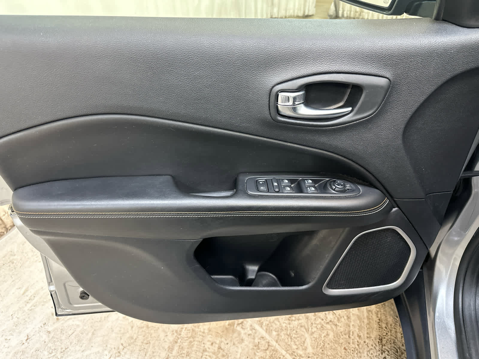 Used 2021 Jeep Compass Latitude w/ Convenience Group image 26