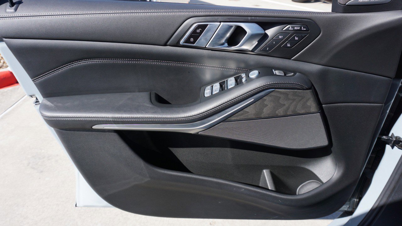 Used 2023 BMW X7 M60i w/ Executive Package image 22