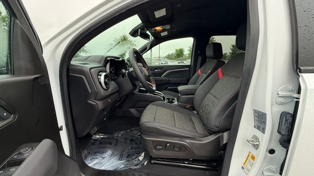 Used 2024 Chevrolet Colorado Z71 w/ Z71 Convenience Package 2 image 16