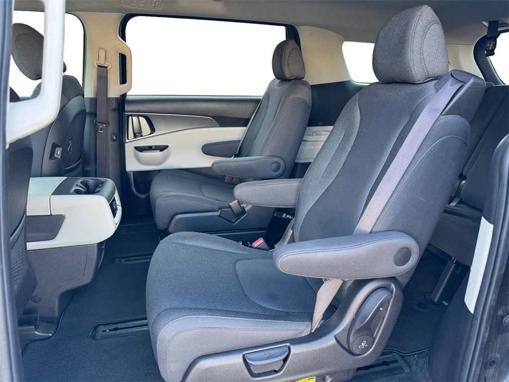 Used 2022 Kia Carnival LX image 19
