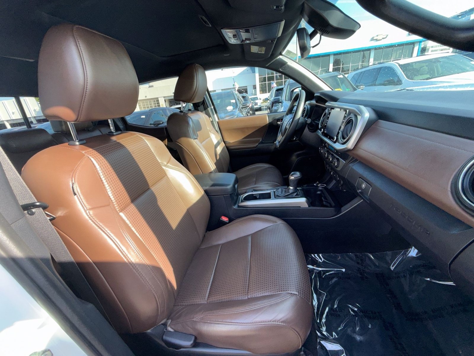 Used 2021 Toyota Tacoma Limited AWD/4WD image 28