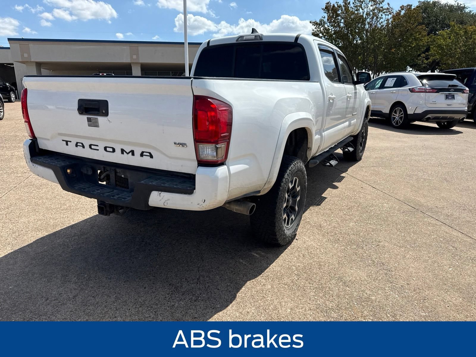 Used 2016 Toyota Tacoma TRD Sport w/ Towing Package RWD image 8