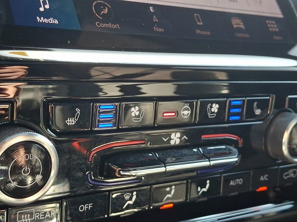 Used 2023 Jeep Grand Cherokee Overland w/ Advanced Protech Group III image 26