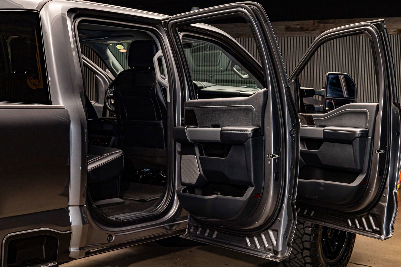 Used 2023 Ford F250 Lariat w/ Lariat Ultimate Package image 30