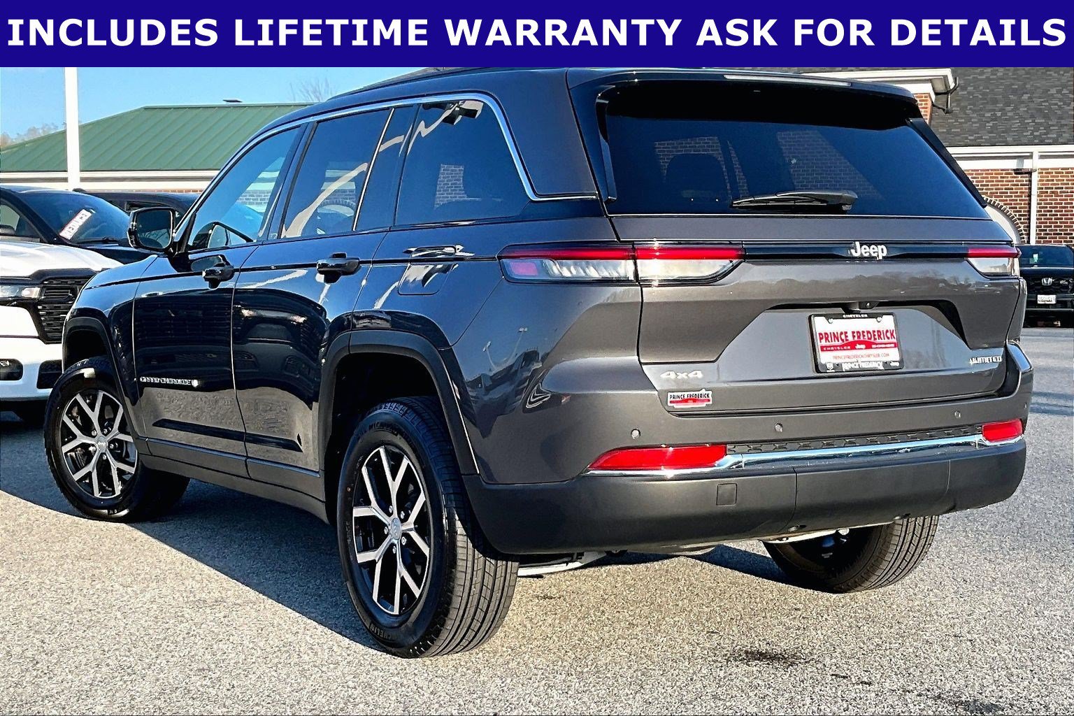 Used 2025 Jeep Grand Cherokee Limited AWD/4WD image 9