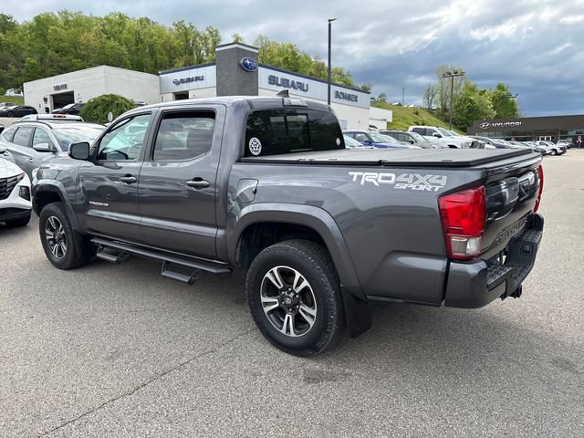 Used 2017 Toyota Tacoma TRD Sport AWD/4WD image 3