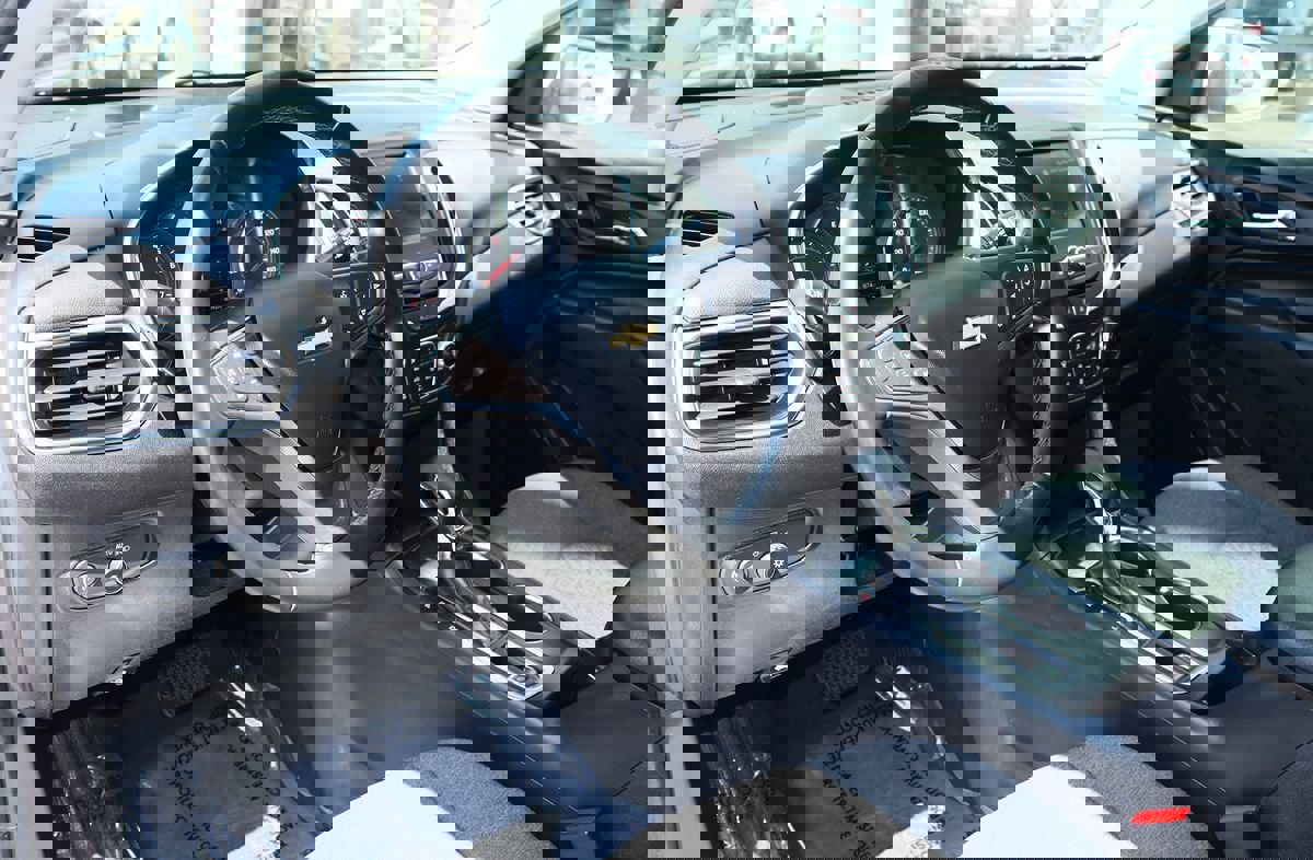 Used 2024 Chevrolet Equinox LT image 40