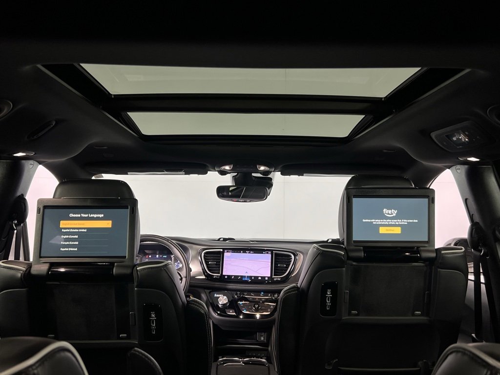 Used 2022 Chrysler Pacifica Limited w/ Uconnect Theater Family Group image 36