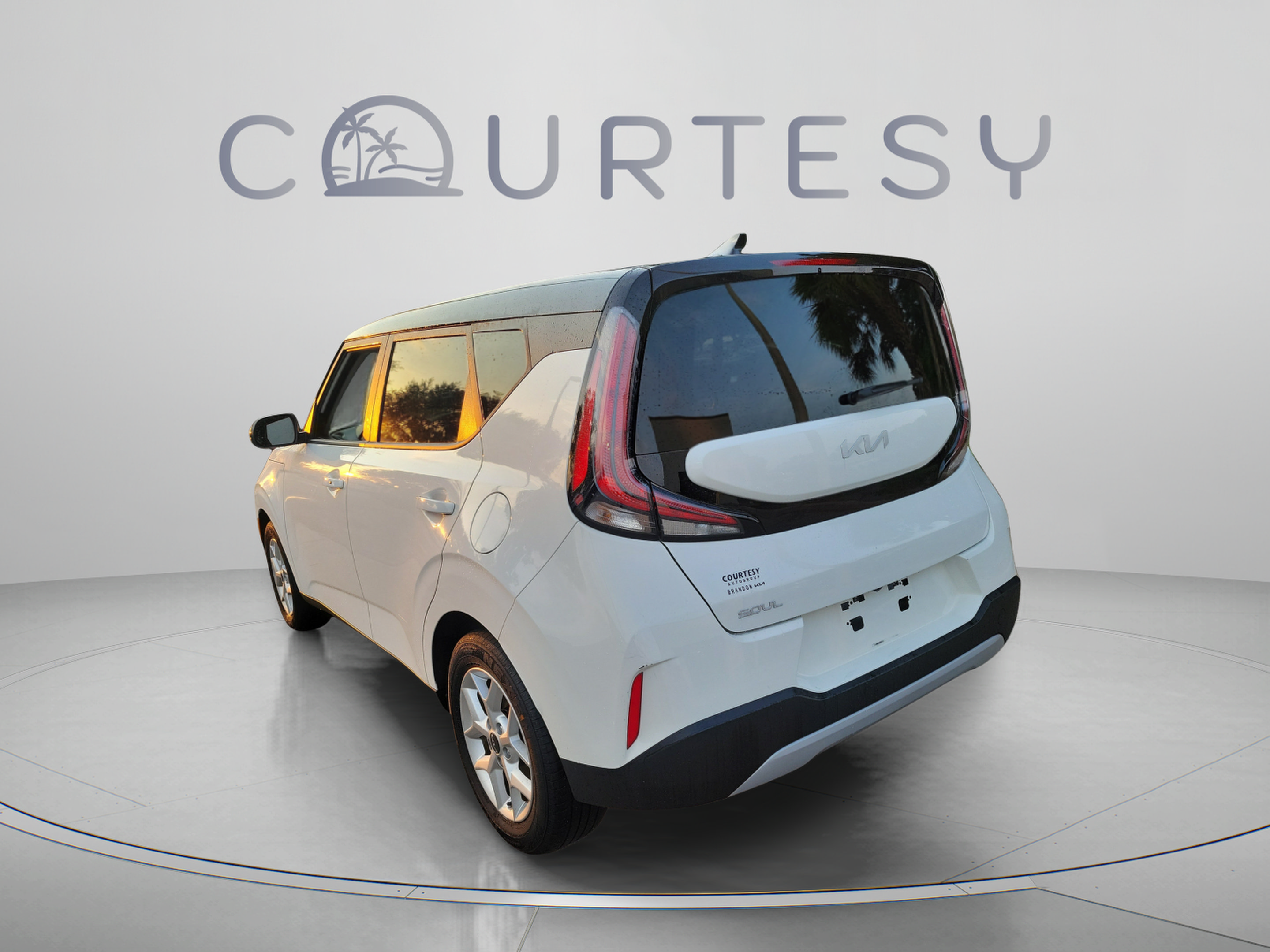 Certified 2023 Kia Soul S FWD image 2