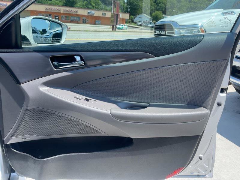 Used 2014 Hyundai Sonata Limited w/ Panoramic Sunroof Package 02 FWD image 19