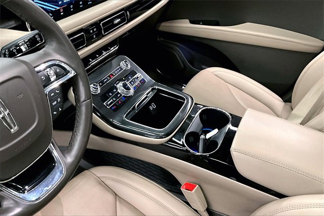 Used 2022 Lincoln Nautilus Reserve w/ Monochromatic Package image 13