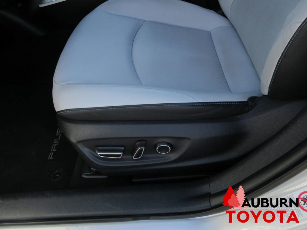 Used 2017 Toyota Prius Prime Advanced w/ Preferred Accessory Package image 10