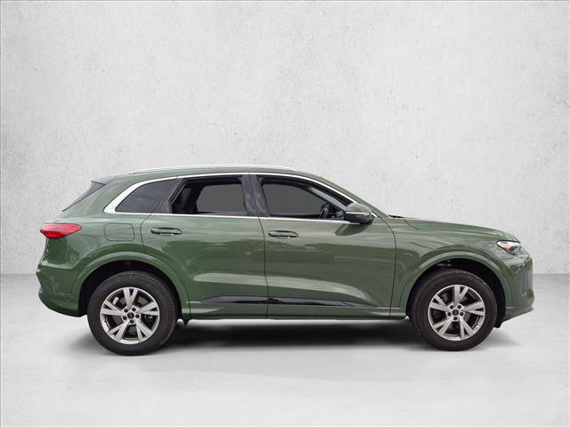 Used 2025 Audi Q5 Premium w/ Convenience Package AWD/4WD image 4