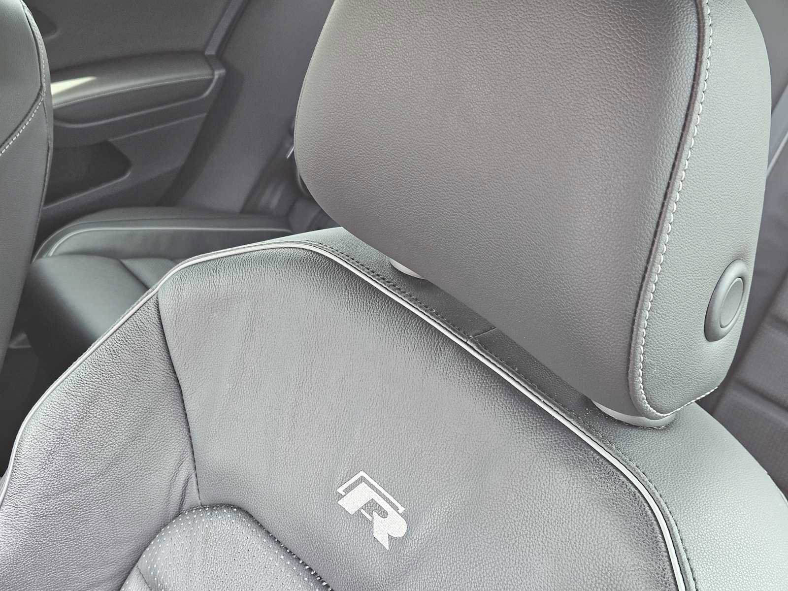 Used 2019 Volkswagen Golf R 4-Door image 15