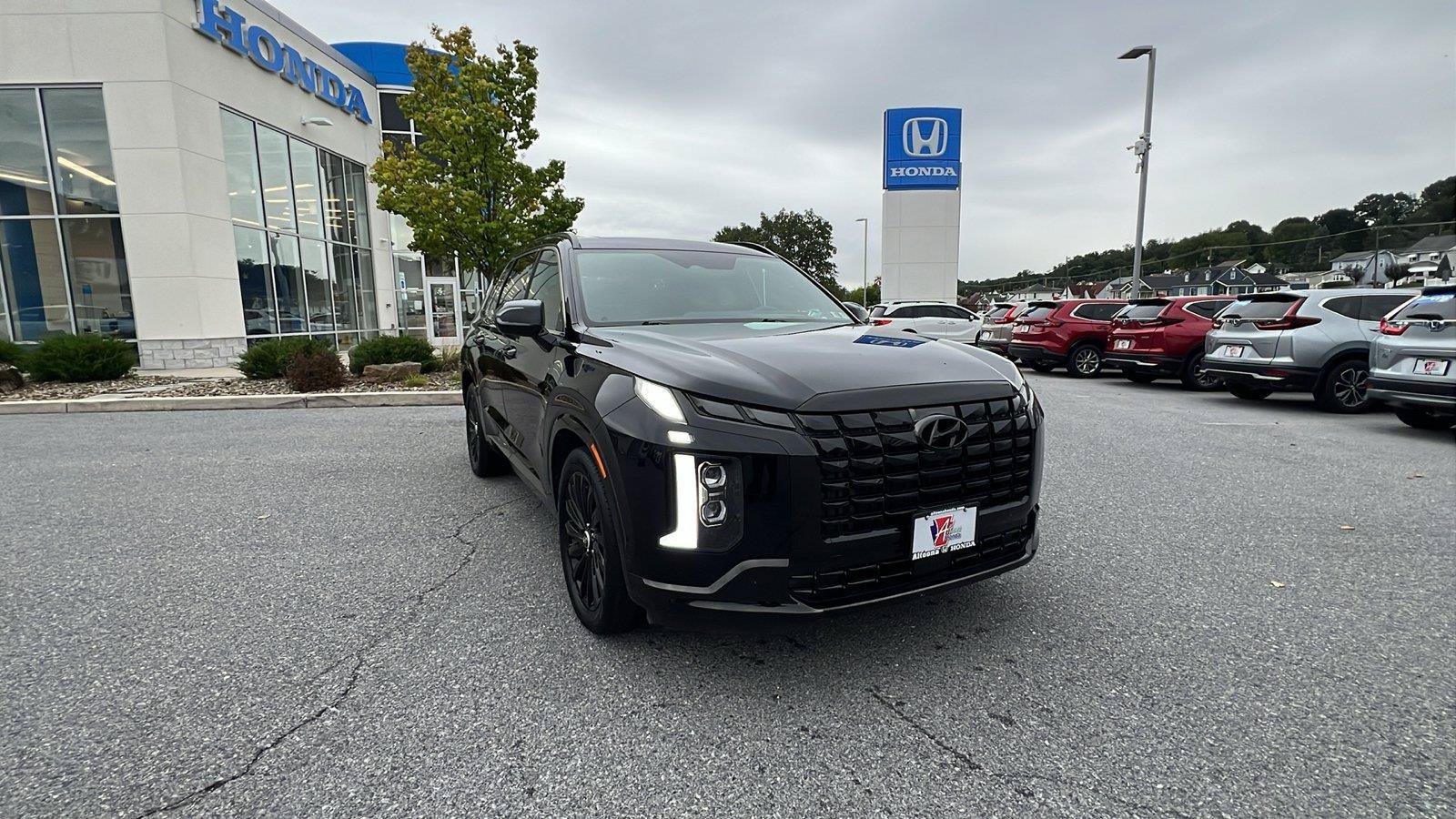 Used 2024 Hyundai Palisade Calligraphy AWD/4WD image 2