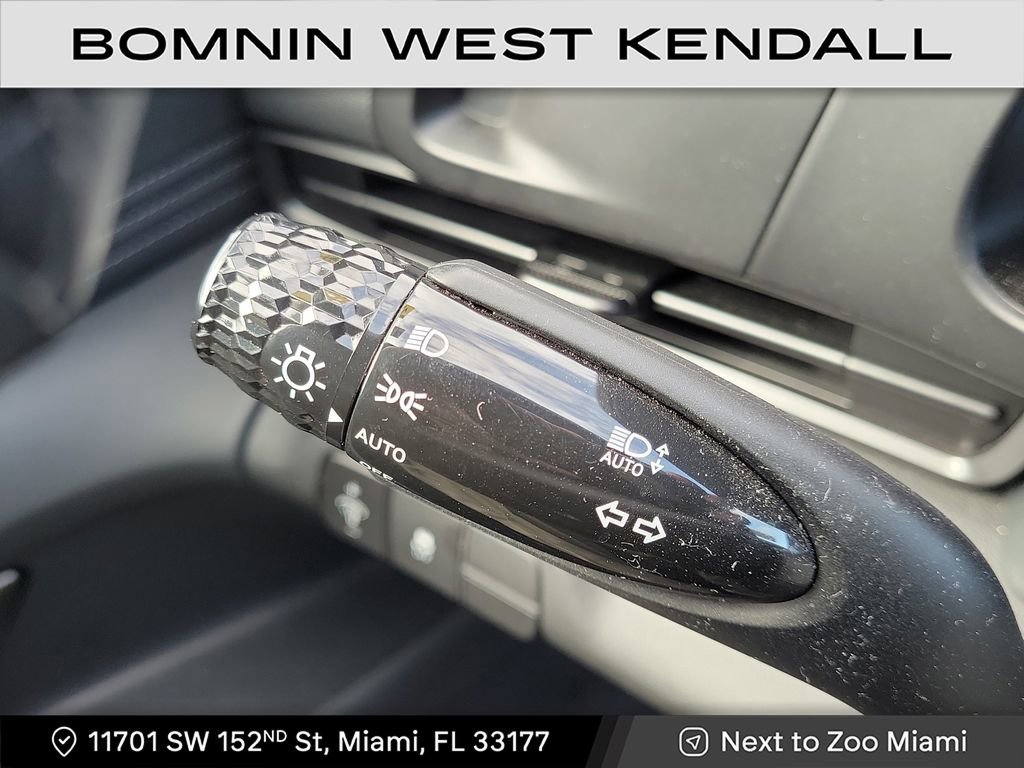 Used 2025 Hyundai Elantra Sport image 9