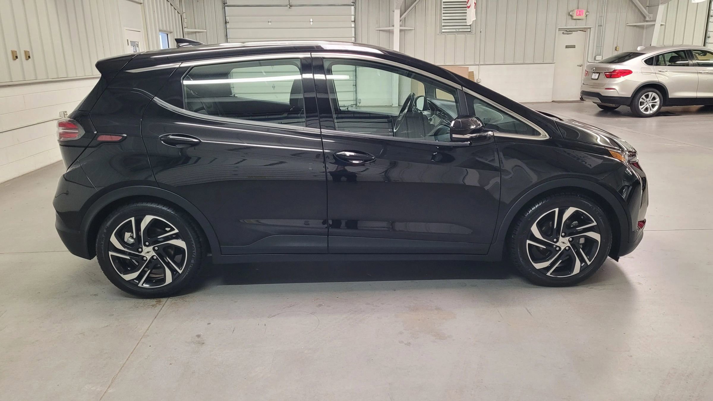 Used 2023 Chevrolet Bolt LT image 9