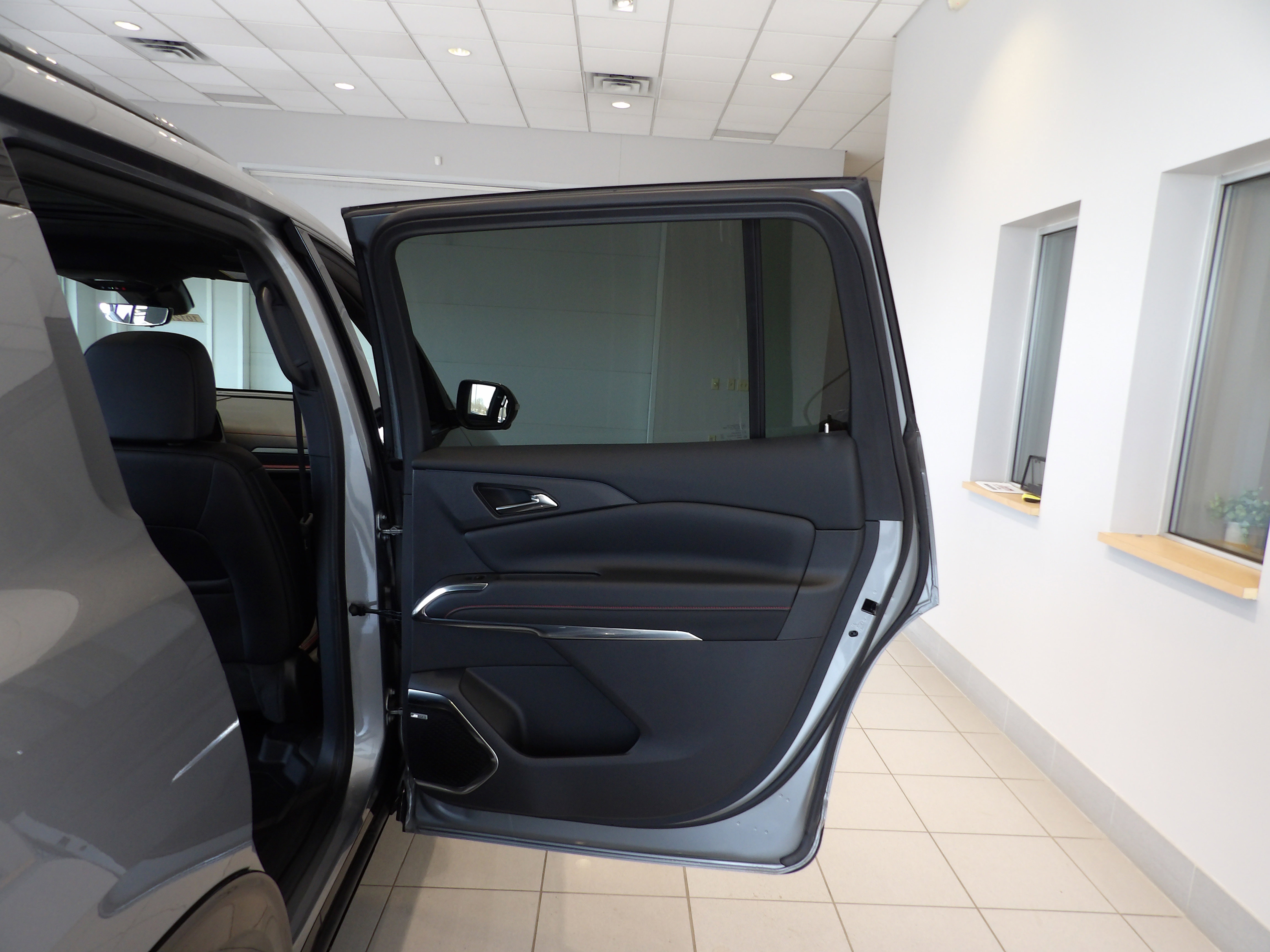 Used 2025 Chevrolet Traverse RS image 23