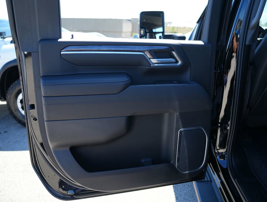 Used 2025 Chevrolet Silverado 2500 LTZ w/ LTZ Plus Package AWD/4WD image 27