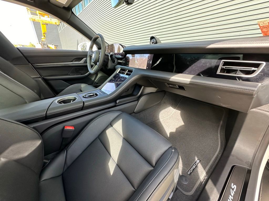 Used 2025 Porsche Taycan 4S image 33