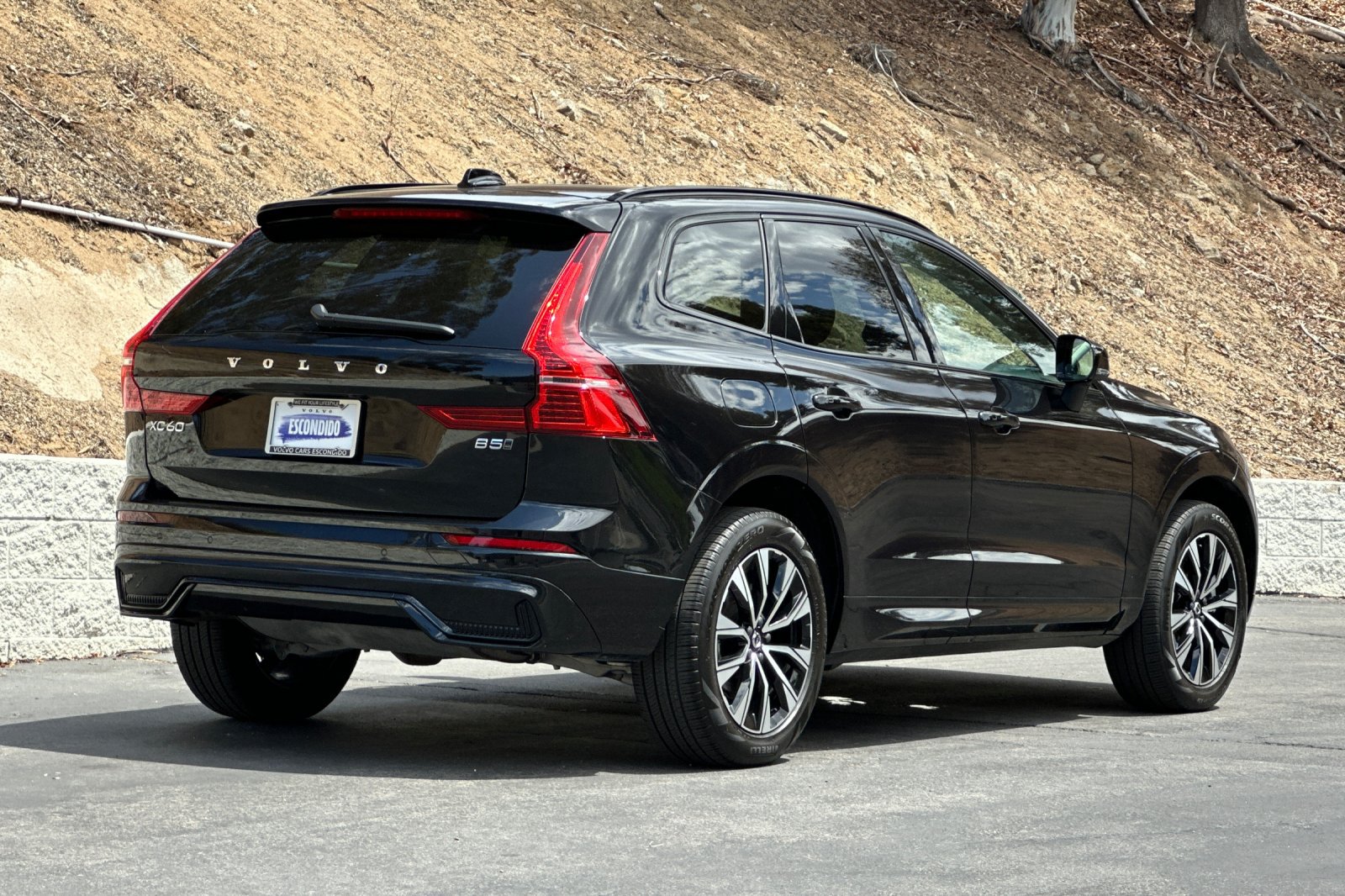 Certified 2025 Volvo XC60 B5 Core AWD/4WD image 4
