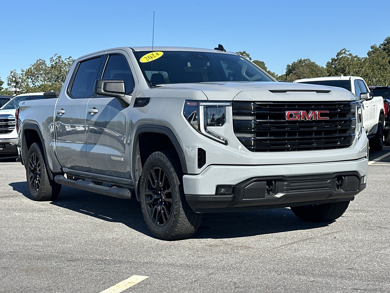 Used 2024 GMC Sierra 1500 Elevation AWD/4WD image 3