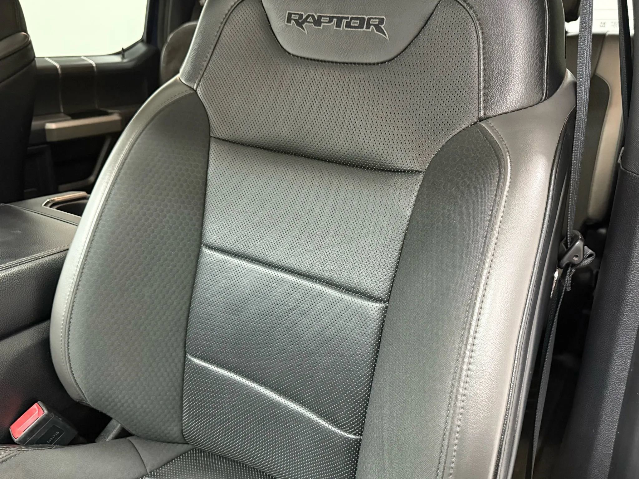 Used 2018 Ford F150 Raptor w/ Equipment Group 802A Luxury AWD/4WD image 16