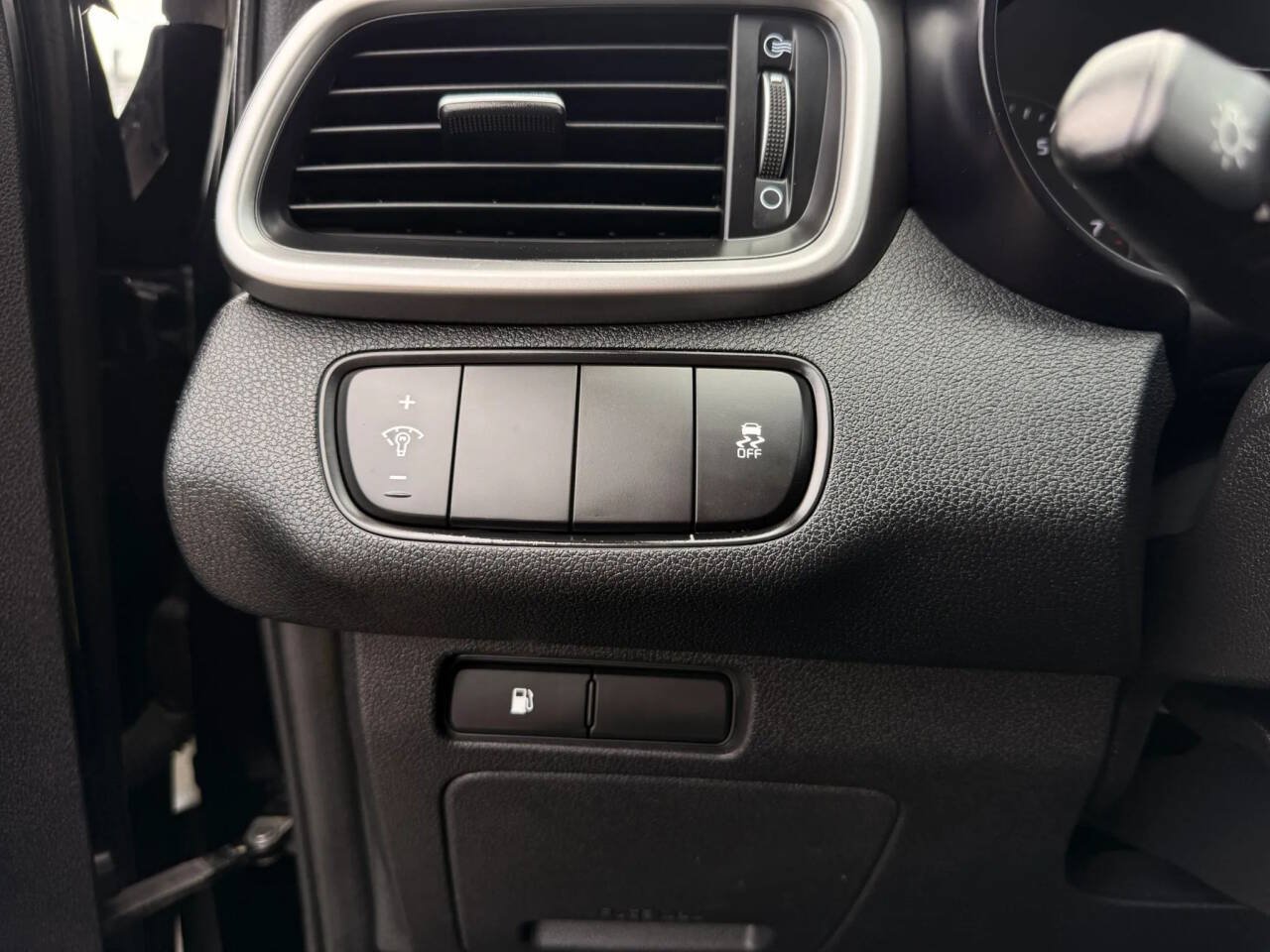 Used 2018 Kia Sorento FWD image 24