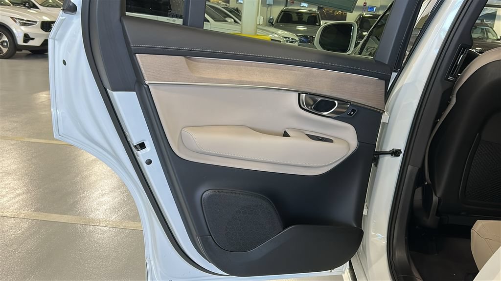 Used 2026 Volvo XC90 B6 Core w/ Protection Package Premier AWD/4WD image 19