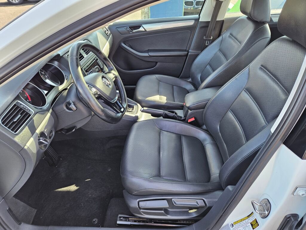 Used 2015 Volkswagen Jetta SE image 12