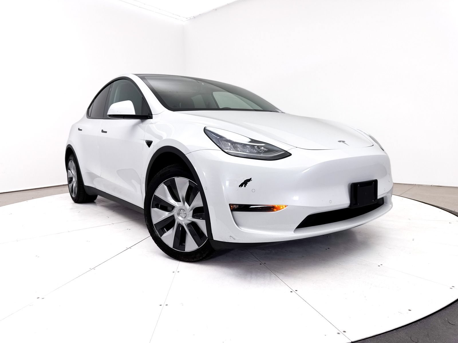 Used 2021 Tesla Model Y Long Range AWD/4WD image 1