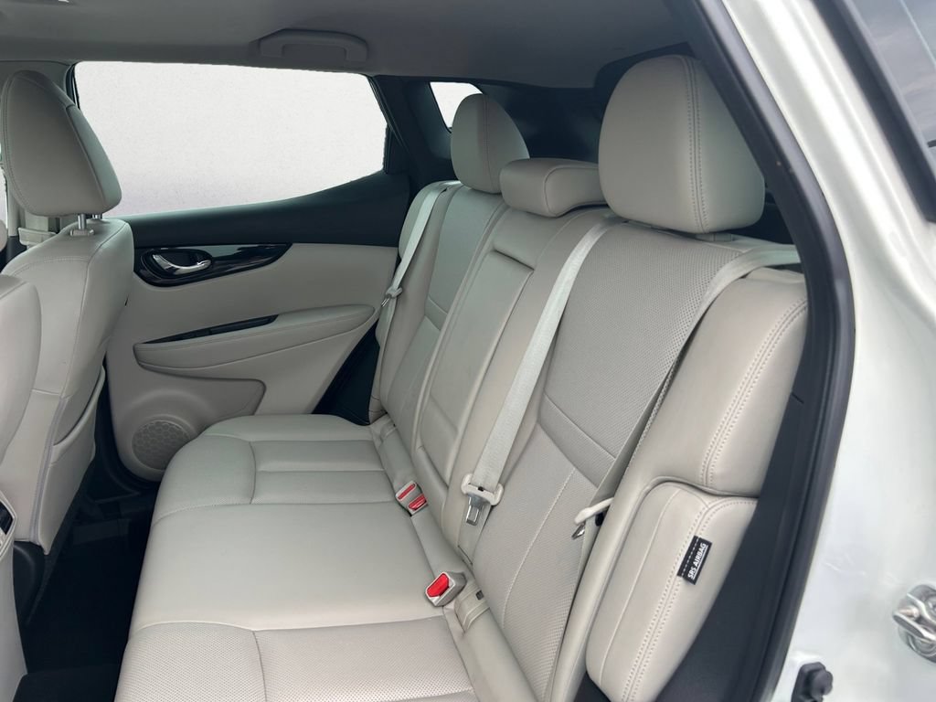 Used 2022 Nissan Rogue Sport SL w/ Premium Package FWD image 9